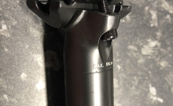 Sadulapost 31,6 x 350mm, alumiinium, must