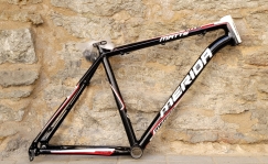 Raam Merida Matts Lite 1200-D 26'', must-valge-punane