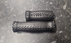 Kunstnahast käepidemed, must